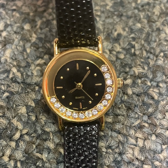 NIB Avon Women’s Floating Rhinestone Leather Black/Gold Watch - Picture 4 of 4